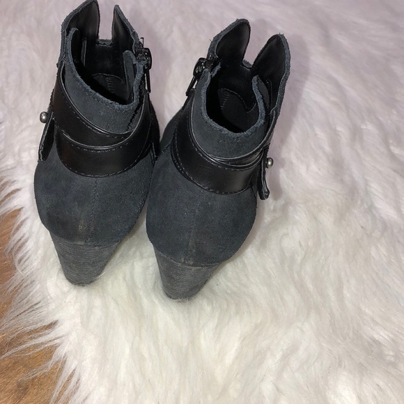 Crown Vintage sz 7 1/2 suede leather black booties - Picture 8 of 9